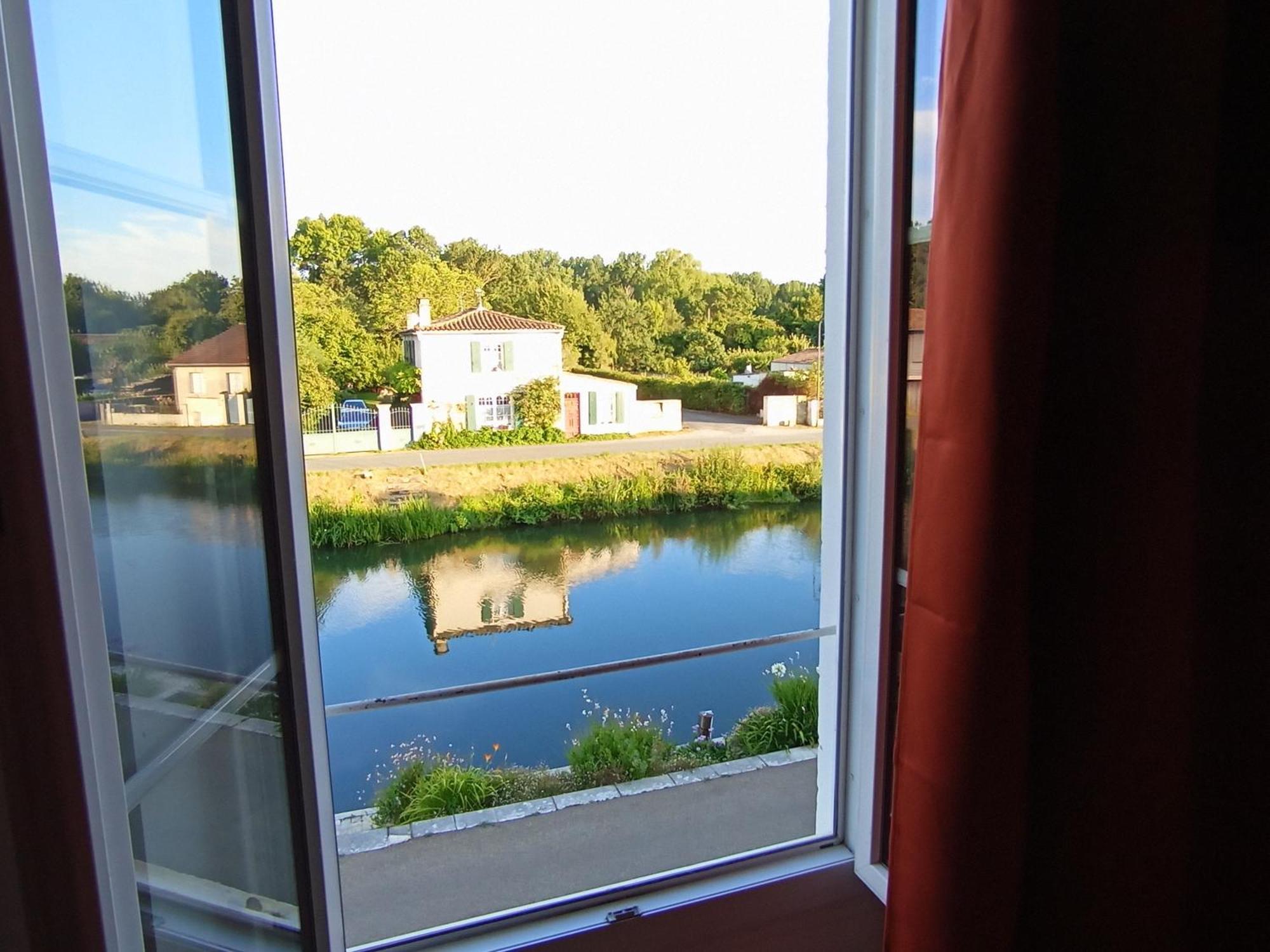 Au Bord De L'Eau Coulon Apartment Ngoại thất bức ảnh